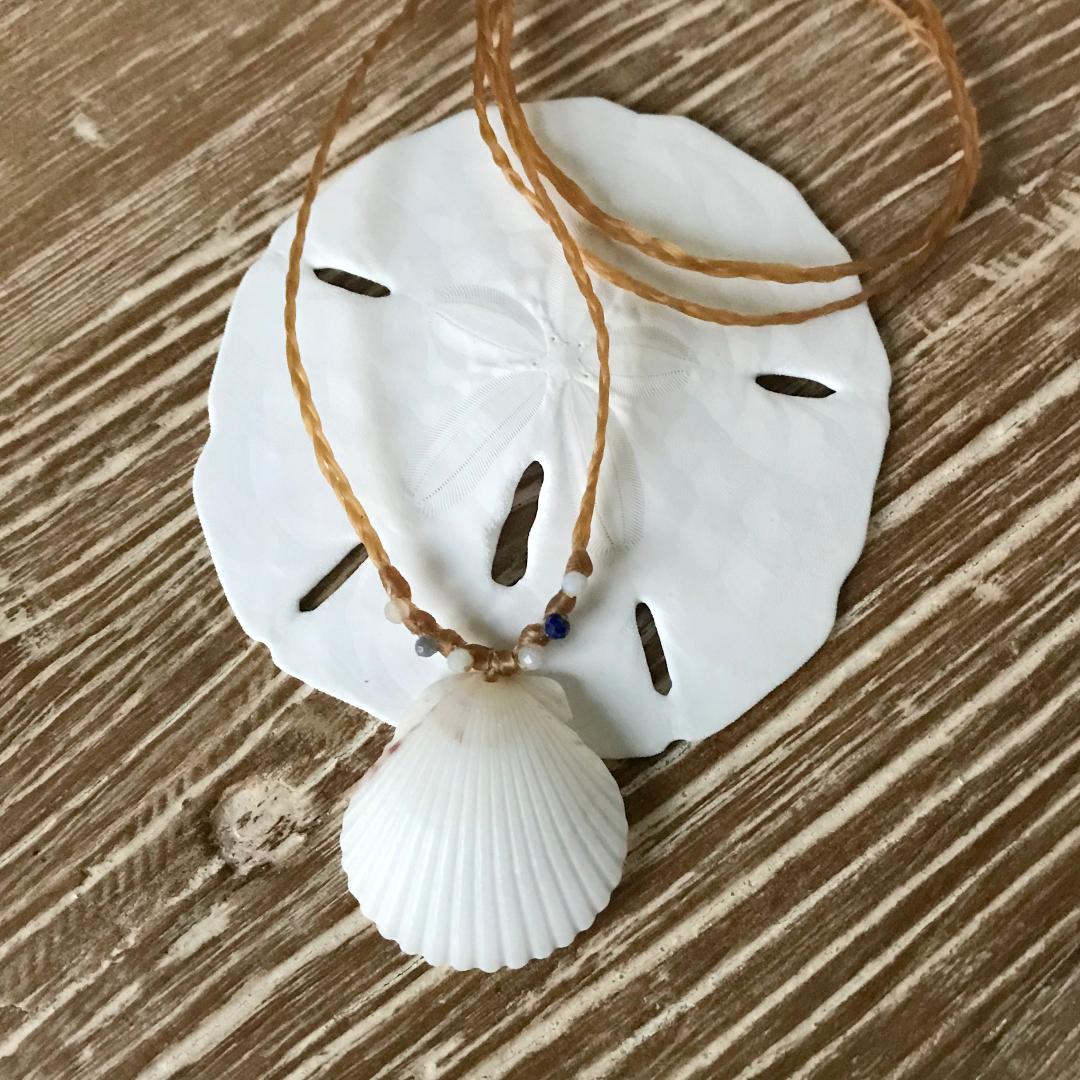Handwoven Scallop Shell Necklace White