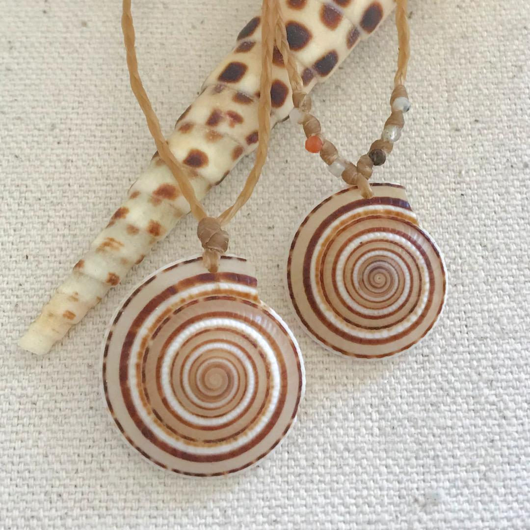 Rush Sea Shells Dangle Charms Gold Necklace - Beach House Gift Boutique